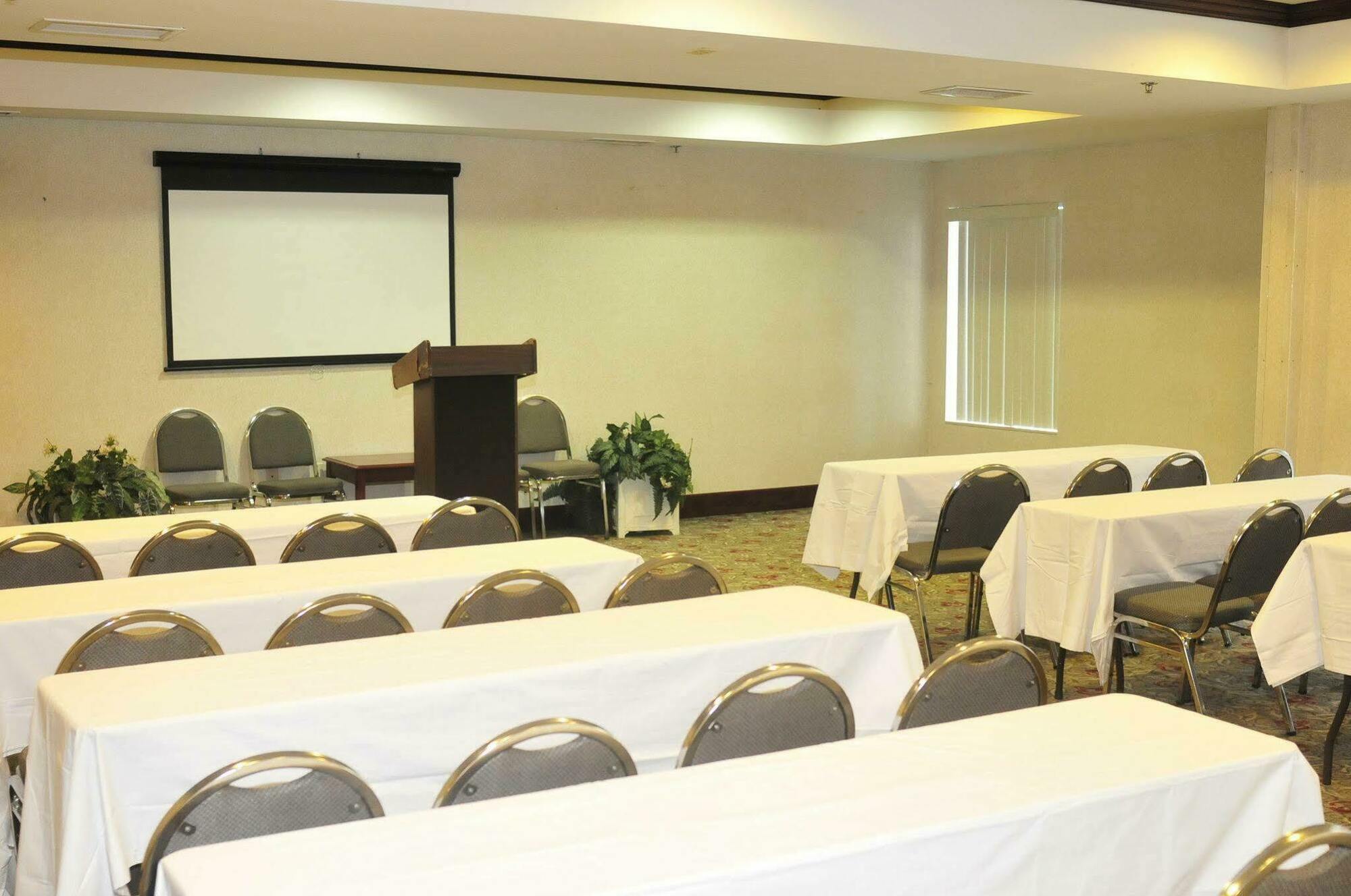 Comfort Suites Newark - Harrison Luaran gambar